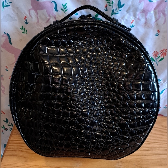 EUC Paloma Picasso Vegan Black Croc Travel Cosmetic Makeup Beauty Case Bag - Picture 2 of 9